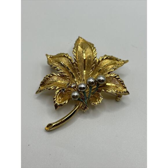Vintage BSK Signed Brushed Gold Tone Textured Faux Pearl Leaf Brooch Pin - Picture 1 of 10